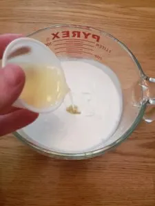 adding lemon juice to milk