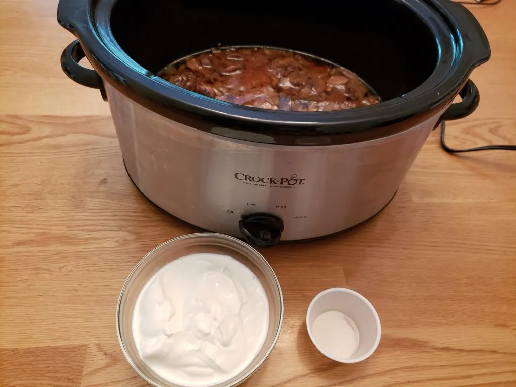 crock pot with Low Carb Crock Pot Beef Stroganoff and sour cream and xanthan gum set aside