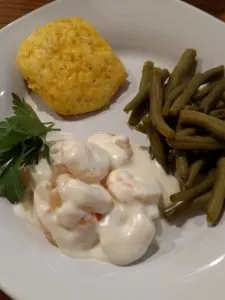 shrimp with  Easy Homemade Alfredo Sauce, garlic cheese biscuit and green beans