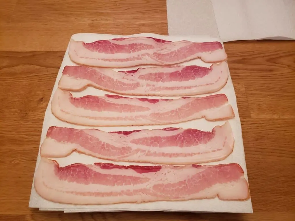 bacon slices on the paper towels neatly with no overlapping