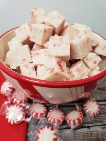 Easy Keto Peppermint Fudge in peppermint colored bowl