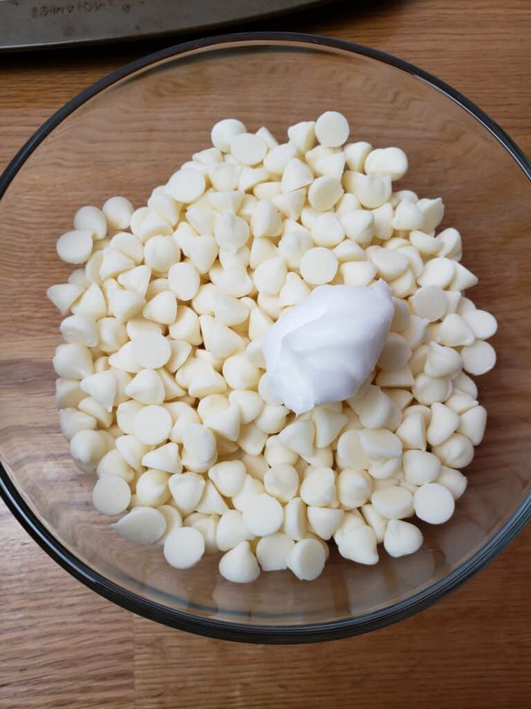 shortening and white chips in glass bowl