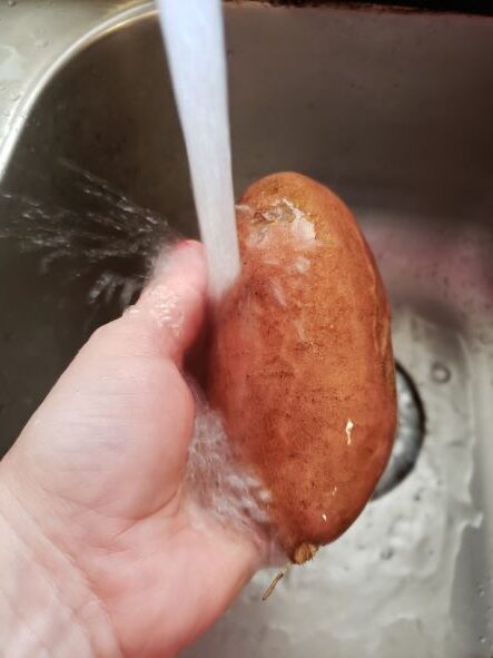 washing sweet potato