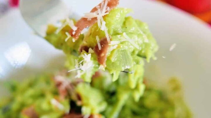 Low-Carb-Creamy-Avocado-Zoodles