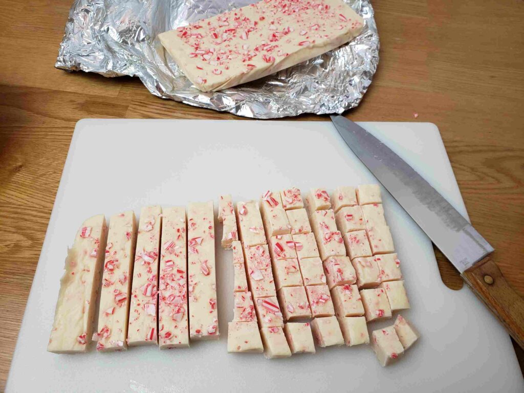 cutting fudge into squares