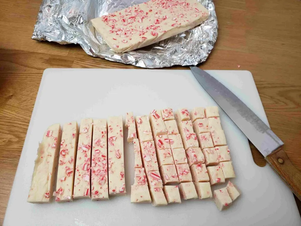 cutting fudge into squares