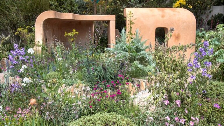 34 Incredible Plants To Grow Instead Of Hydrangeas When You Want Something Different