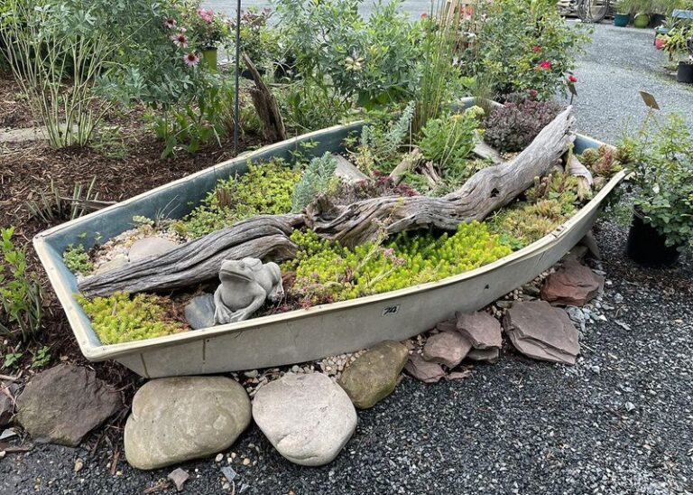 If You’ve Got An Old Boat Rotting In The Yard, Here’s How To Turn It Into A Flower Bed That Looks Washed Ashore