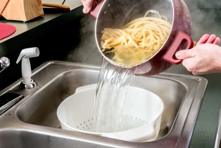 Wasting Money On Fancy Fertilizer? 17 Single-Ingredient Kitchen Scraps Your Tomatoes Love Next Summer