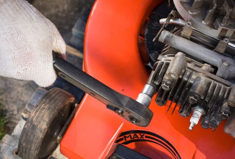 Your Lawn Mower Shouldn’t Go Into The Shed Like That – 11 Winter Storage Steps For An Easy First Spring Start